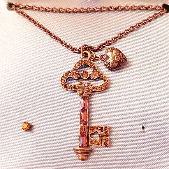 NEW 1928 Copper-tone/Bronze Key Necklace 🔑 Crystals, 18", Gift-Boxed! - Picture 6 of 10